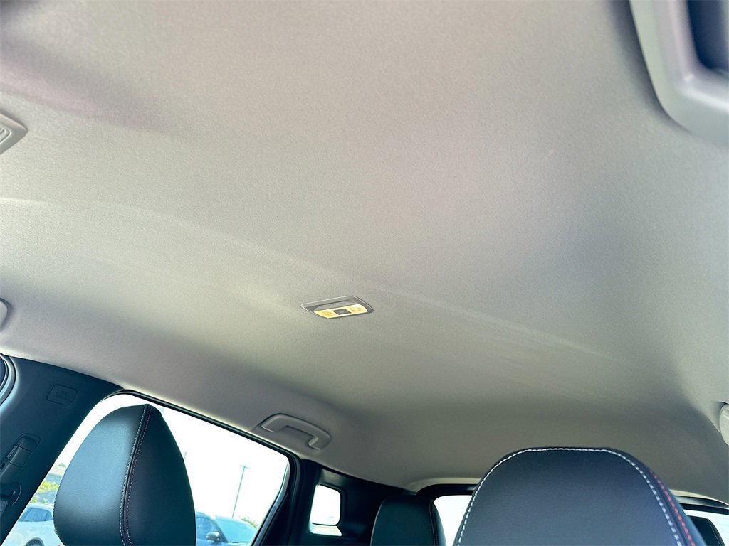 Used 2025 Nissan Kicks SR image 12