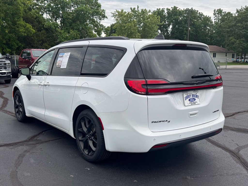 Used 2025 Chrysler Pacifica Limited FWD image 28