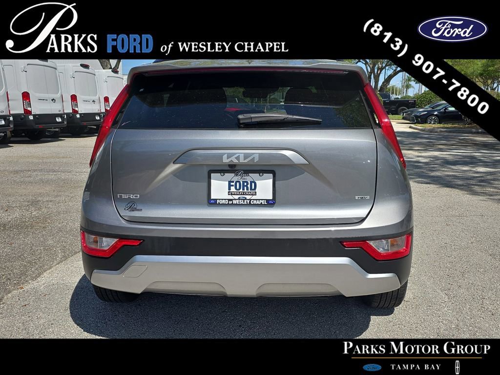 Used 2023 Kia Niro LX image 4