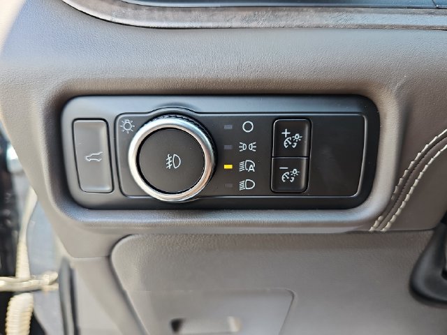 Certified 2024 Ford Explorer Platinum w/ Technology Package AWD/4WD image 32