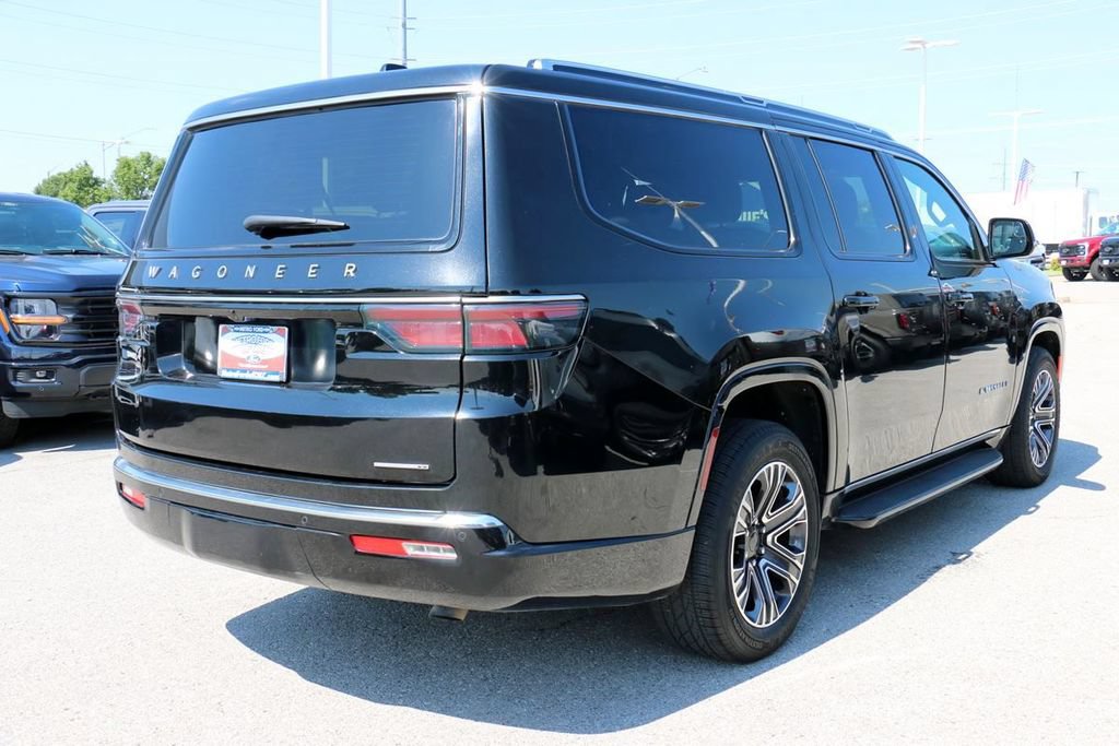 Used 2024 Jeep Wagoneer L Series II w/ Flexible Seating Group AWD/4WD image 5