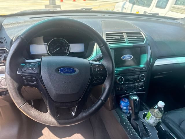 Certified 2017 Ford Explorer XLT w/ Equipment Group 202A FWD image 25