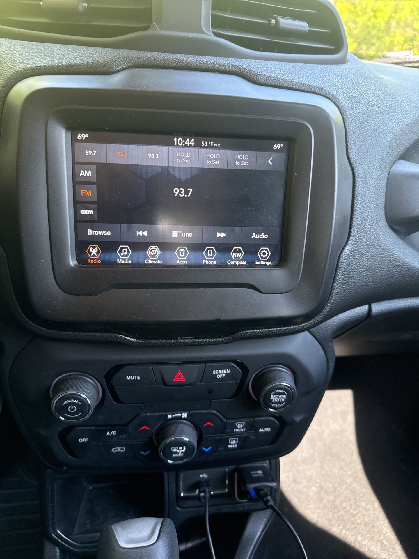 Used 2019 Jeep Renegade Latitude FWD image 40