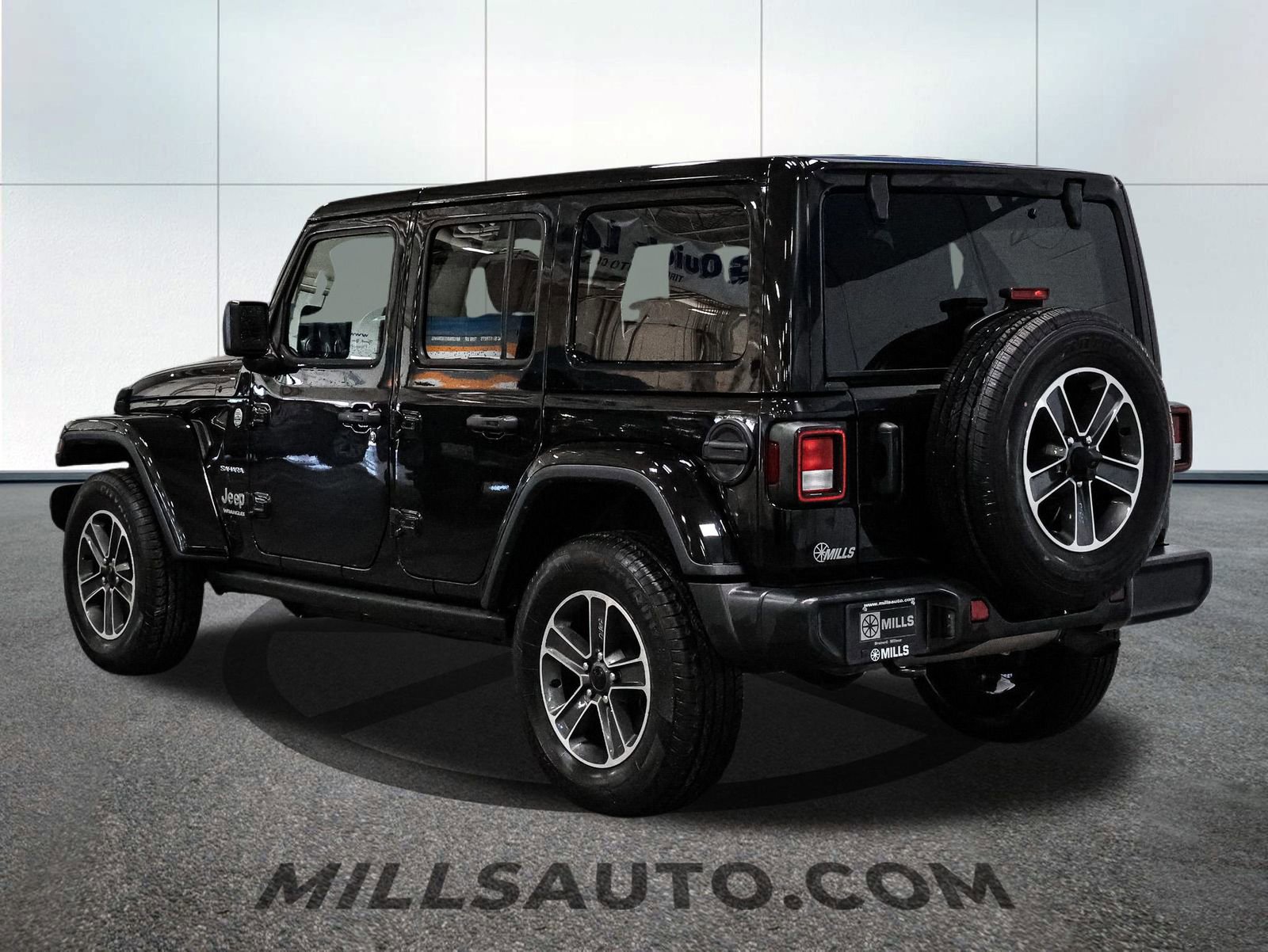 Used 2023 Jeep Wrangler Sahara image 8