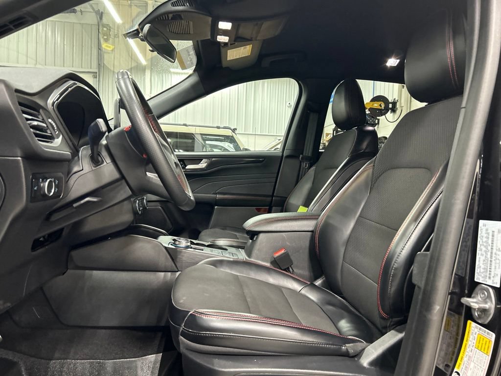Certified 2024 Ford Escape ST-Line AWD/4WD image 10
