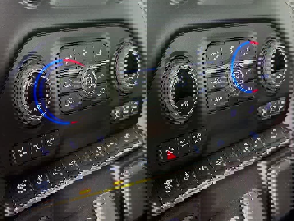 Used 2022 Chevrolet Silverado 2500 LTZ w/ LTZ Plus Package image 18