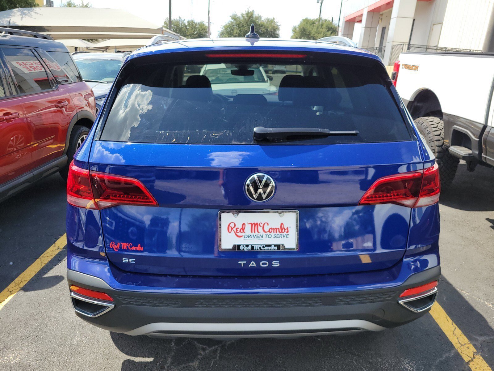 Used 2024 Volkswagen Taos SE image 3