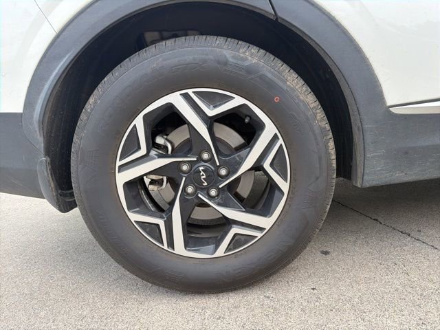 Used 2024 Kia Sportage LX FWD image 11