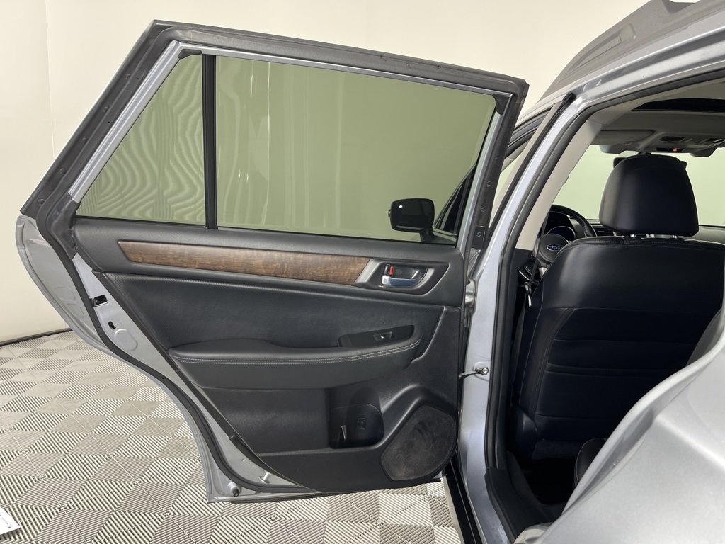 Used 2017 Subaru Outback 3.6R Limited image 12