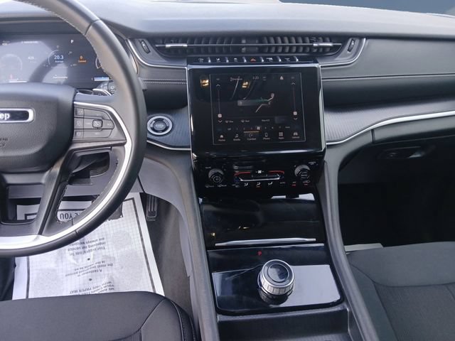 Used 2024 Jeep Grand Cherokee Laredo RWD image 11