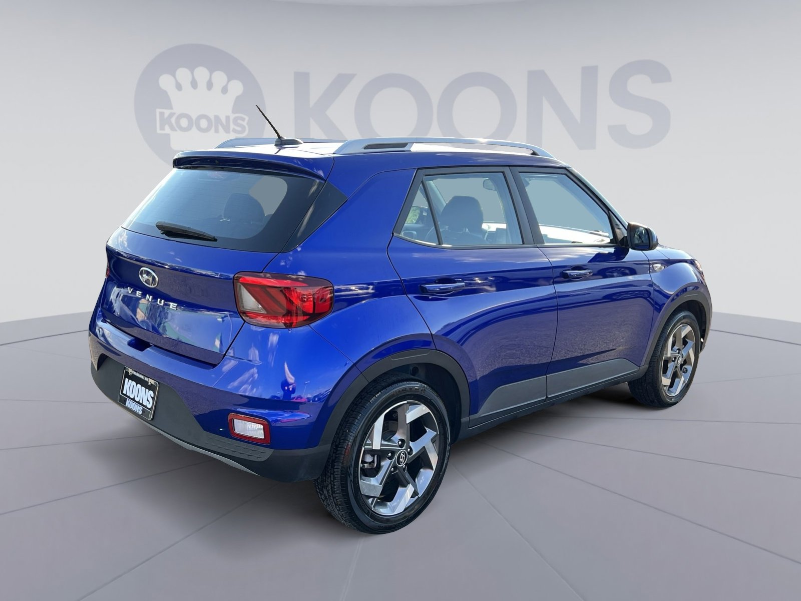 Used 2025 Hyundai Venue SEL FWD image 11