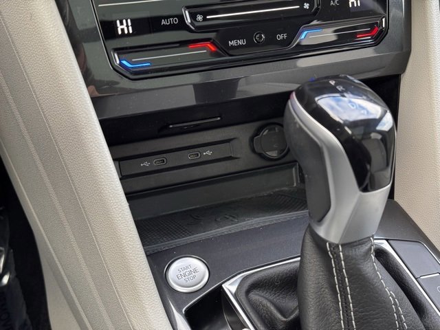 Used 2024 Volkswagen Tiguan SE w/ Panoramic Sunroof Package image 21