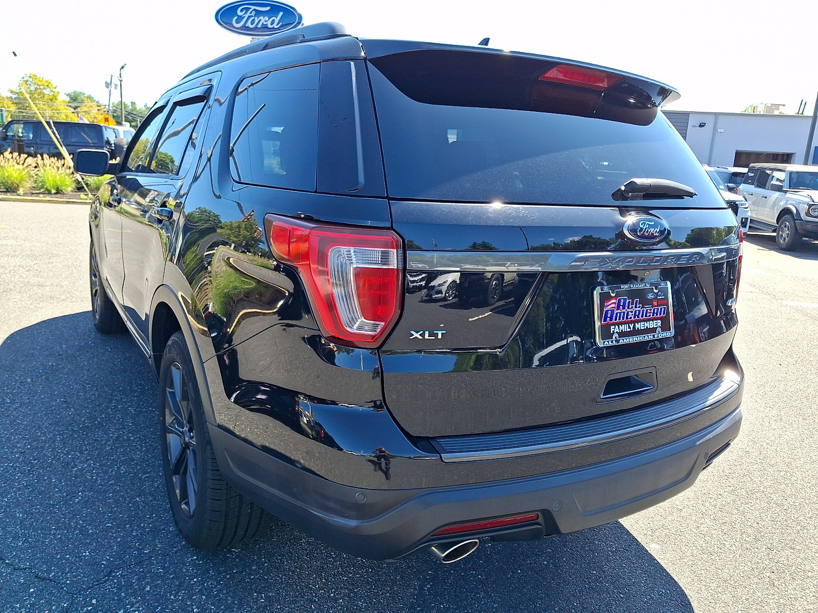 Certified 2019 Ford Explorer XLT w/ Equipment Group 202A AWD/4WD image 8