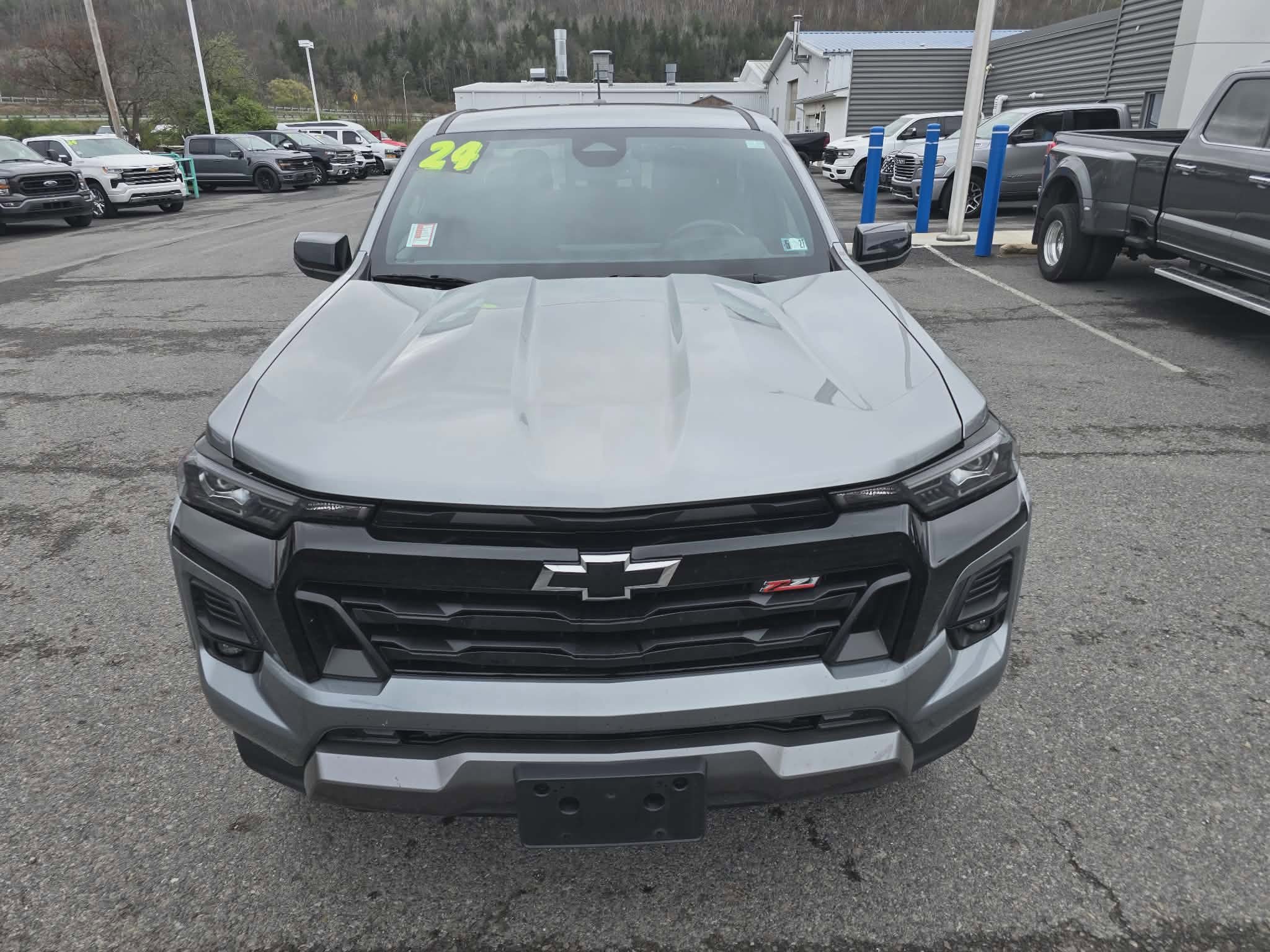 Used 2024 Chevrolet Colorado Z71 w/ Z71 Convenience Package 2 AWD/4WD image 9