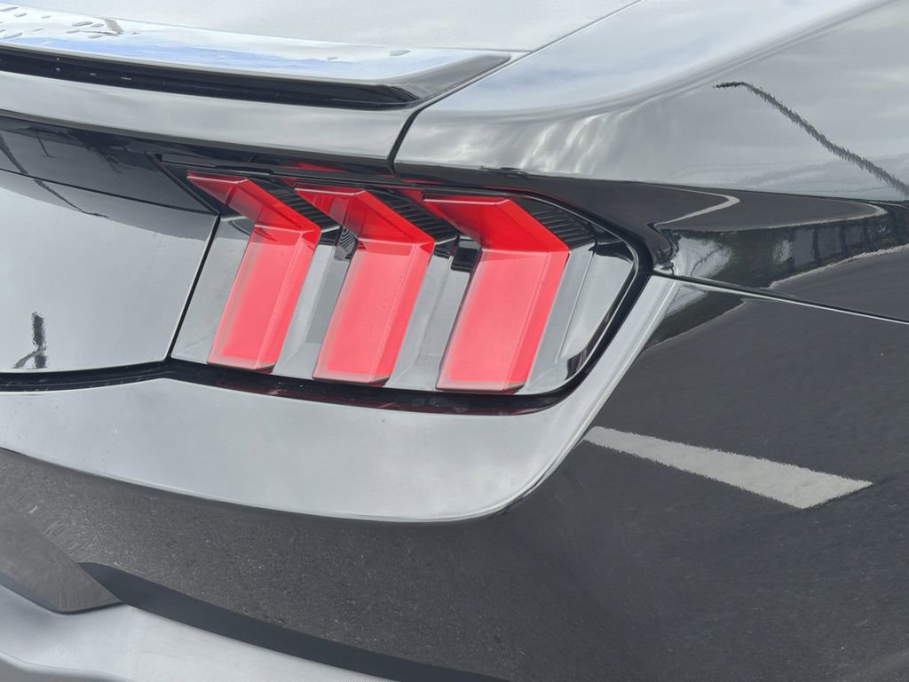 Certified 2025 Ford Mustang Coupe image 9