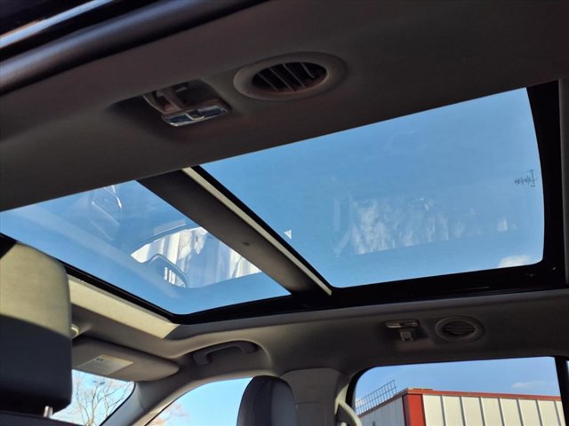 Certified 2023 Ford Explorer XLT w/ Equipment Group 202A image 3