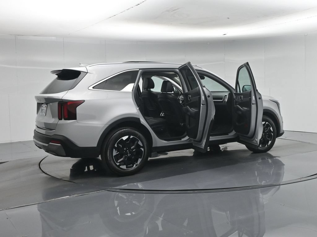 Used 2025 Kia Sorento S w/ Panoramic Sunroof Package FWD image 6