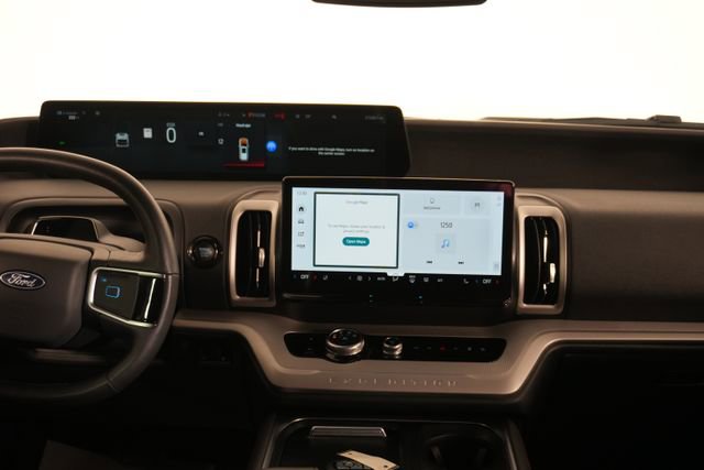 Certified 2025 Ford Expedition Active image 21