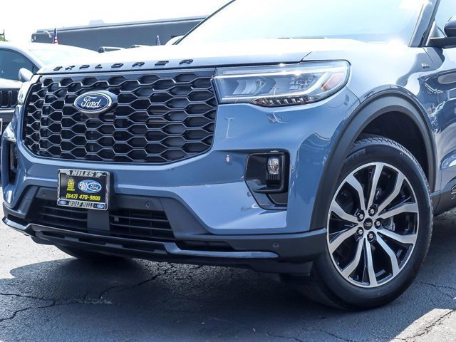 Certified 2025 Ford Explorer ST-Line image 9