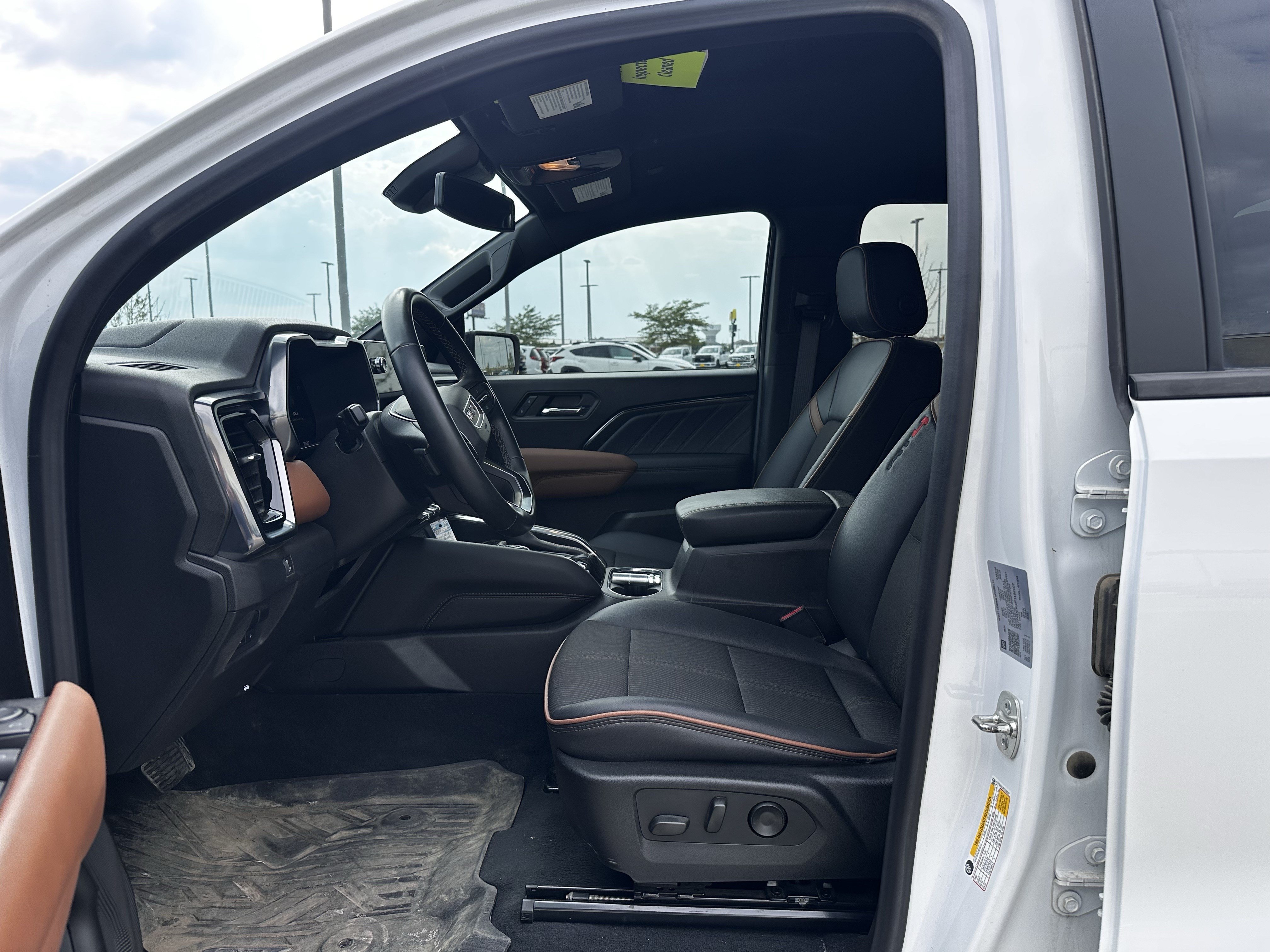 Used 2024 GMC Canyon AT4 w/ Canyon Safety Plus Package AWD/4WD image 8