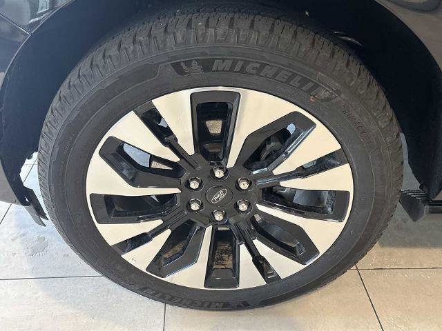 Certified 2025 Ford Expedition Platinum w/ Driver's Package AWD/4WD image 32
