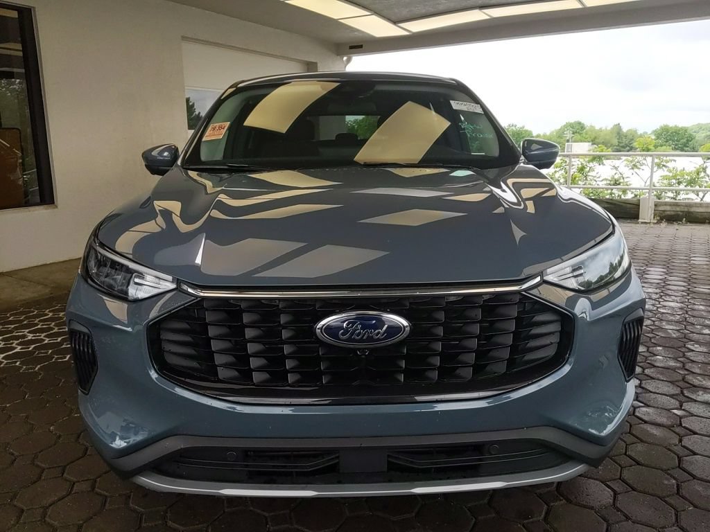 Certified 2023 Ford Escape Active w/ Tech Pack #2 AWD/4WD image 2