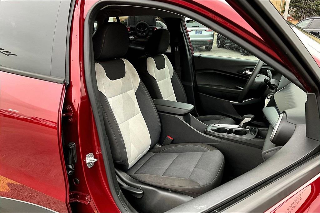 Used 2024 Chevrolet Trax LS w/ LS Convenience Package image 7