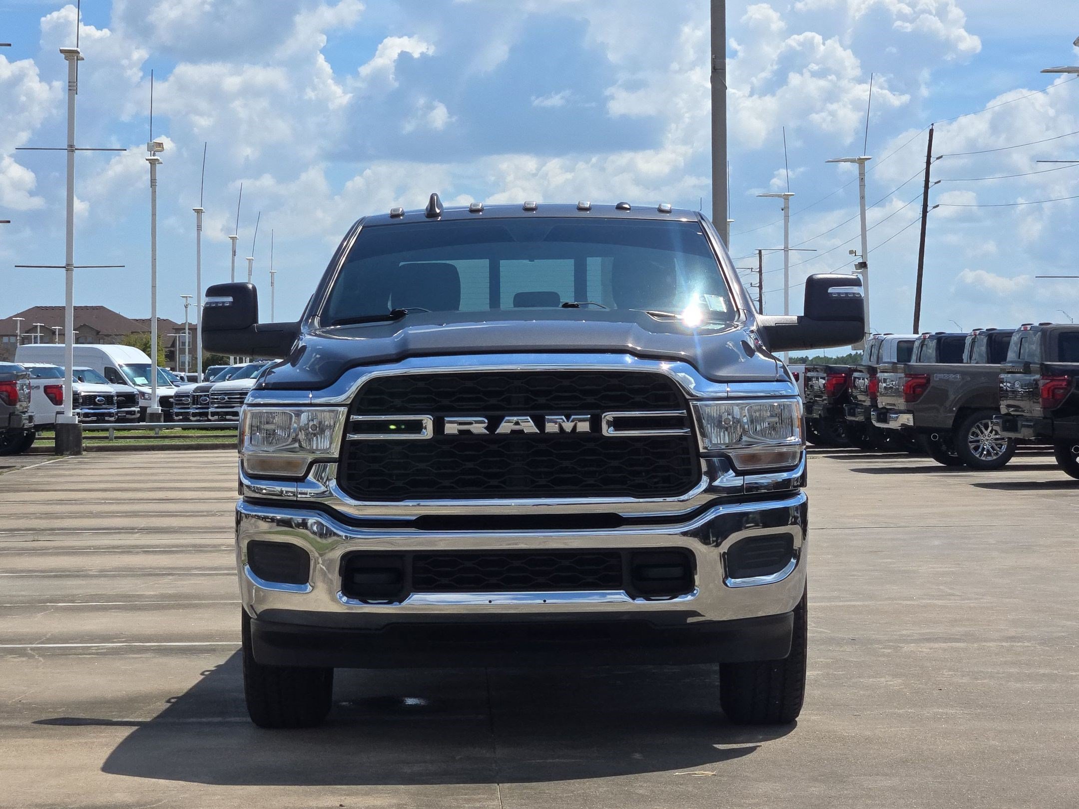 Used 2024 RAM 2500 Tradesman w/ Chrome Appearance Group AWD/4WD image 9