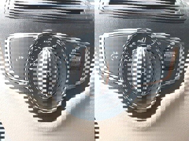 Used 2018 Mercedes-Benz GLC 300 4MATIC image 16