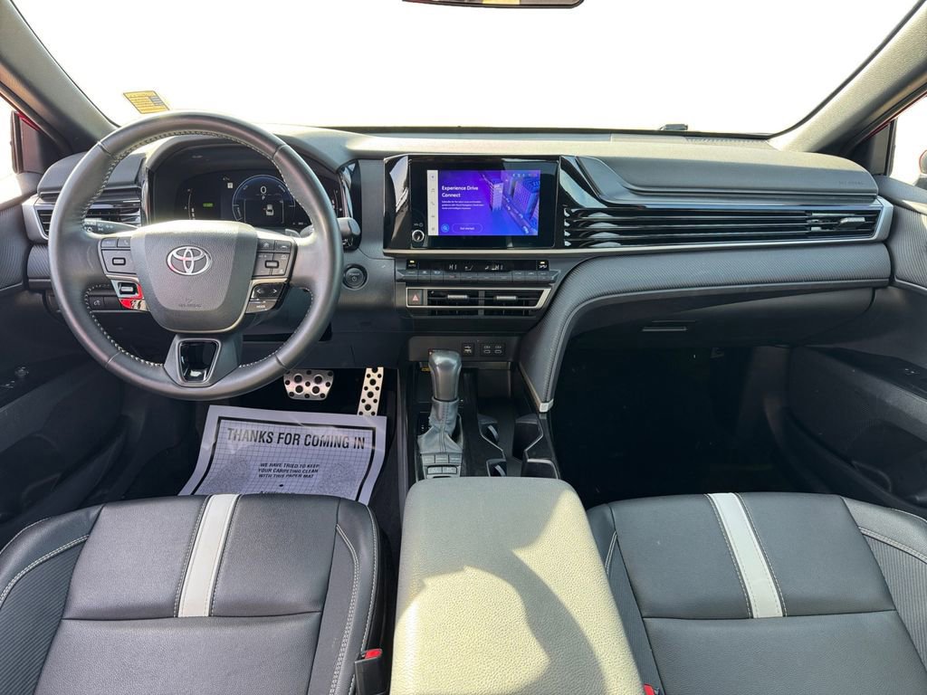 Used 2025 Toyota Camry SE image 11