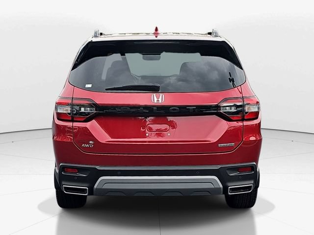 Used 2025 Honda Pilot Touring image 4