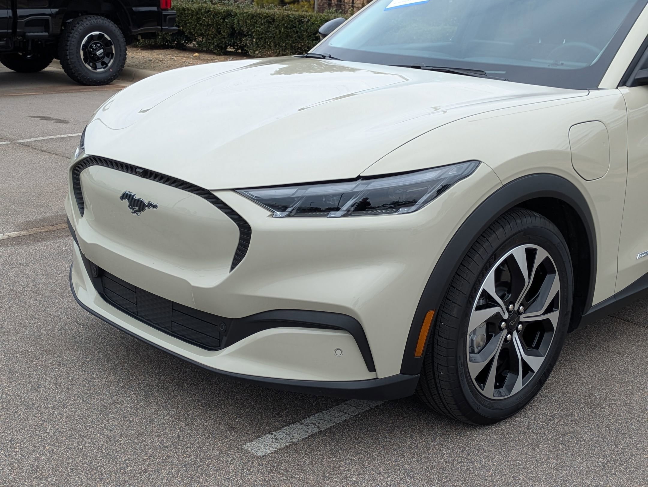 Certified 2025 Ford Mustang Mach-E Select w/ Comfort Package Lite image 2