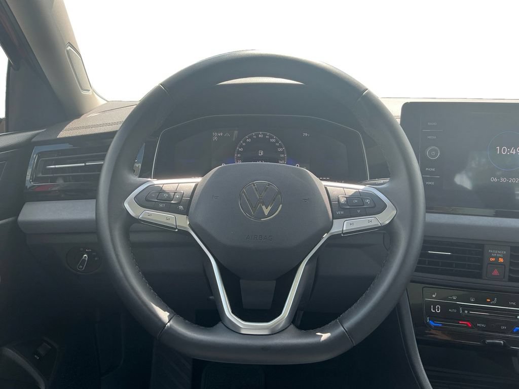 Used 2025 Volkswagen Jetta SE w/ Sunroof Package FWD image 18