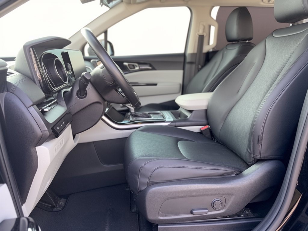 Used 2022 Kia Carnival EX FWD image 5