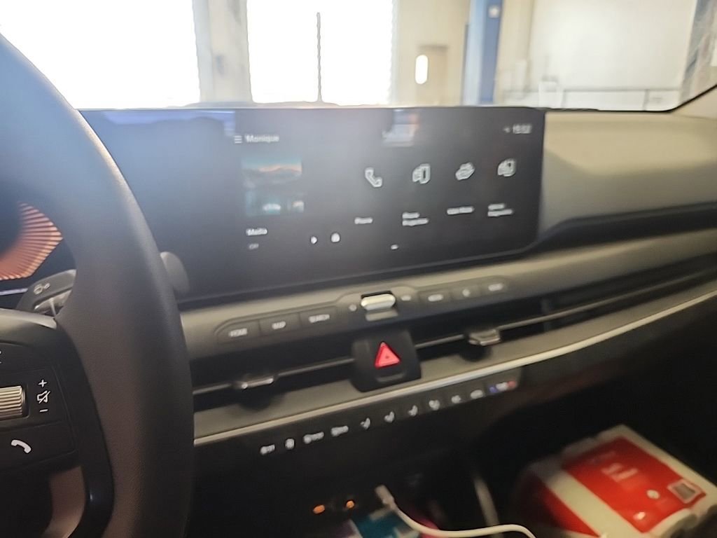 Used 2025 Kia K4 LXS image 6