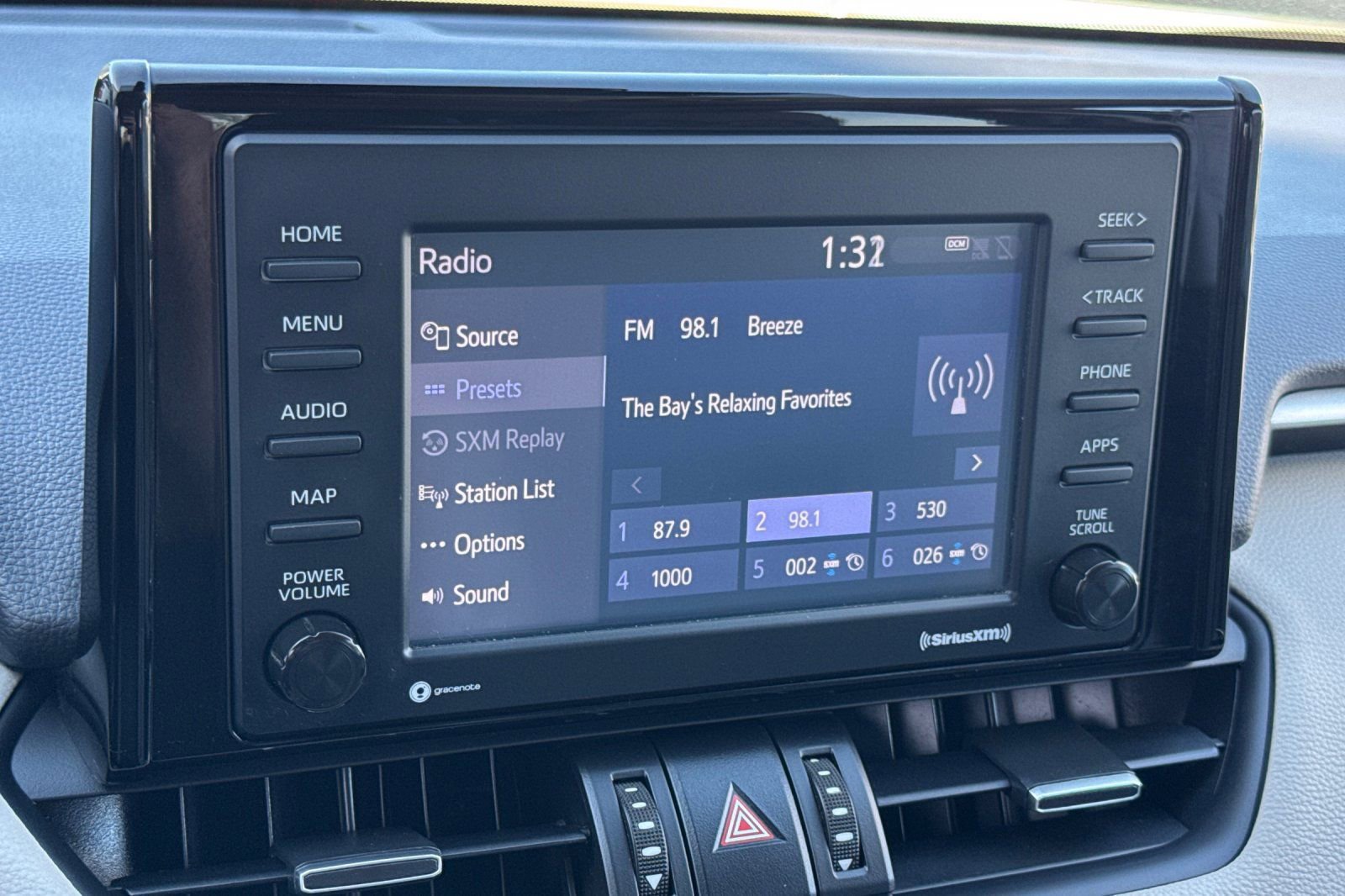 Used 2022 Toyota RAV4 XLE Premium image 19