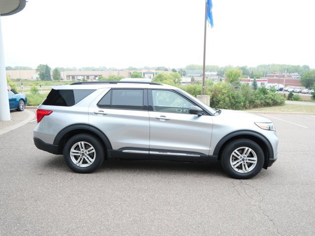 Certified 2022 Ford Explorer XLT w/ Equipment Group 202A AWD/4WD image 4