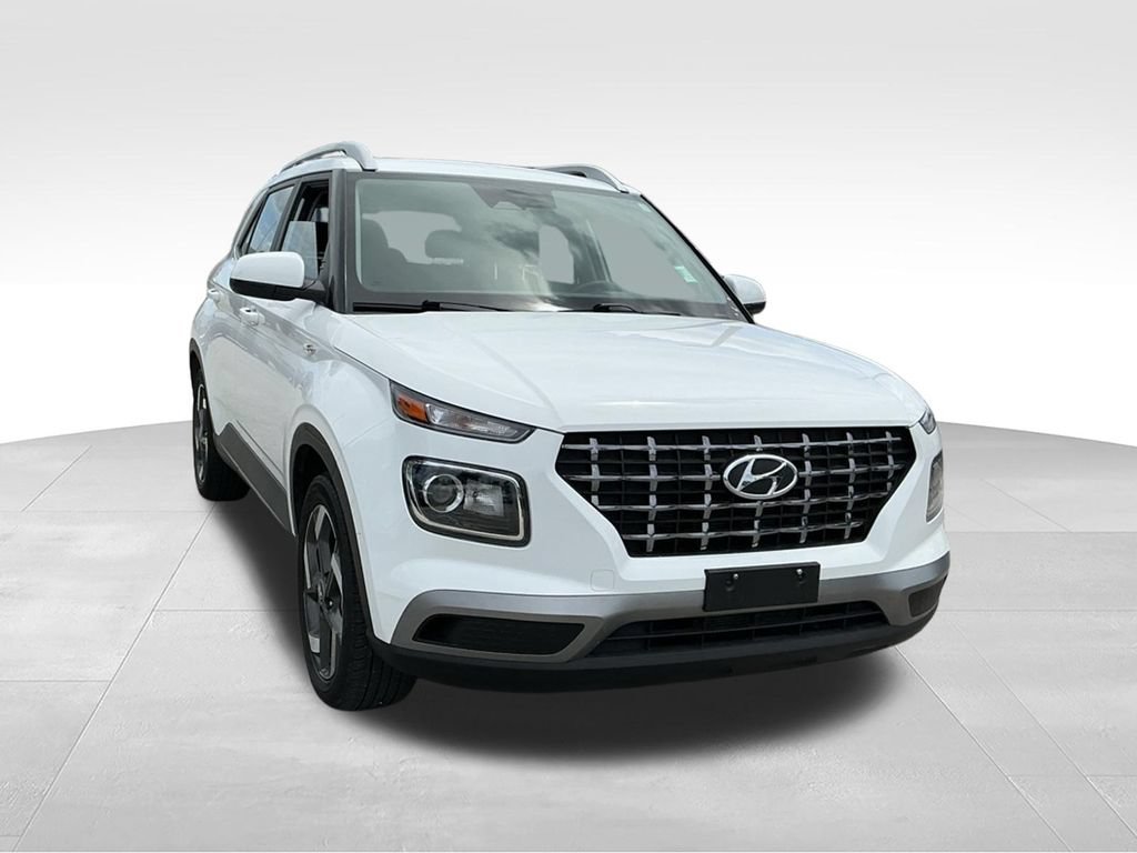 Used 2025 Hyundai Venue SEL FWD image 12