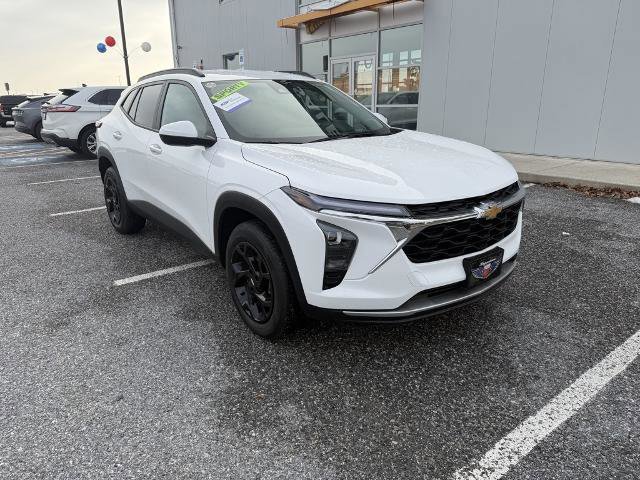 Used 2025 Chevrolet Trax LT w/ LT Convenience Package image 7