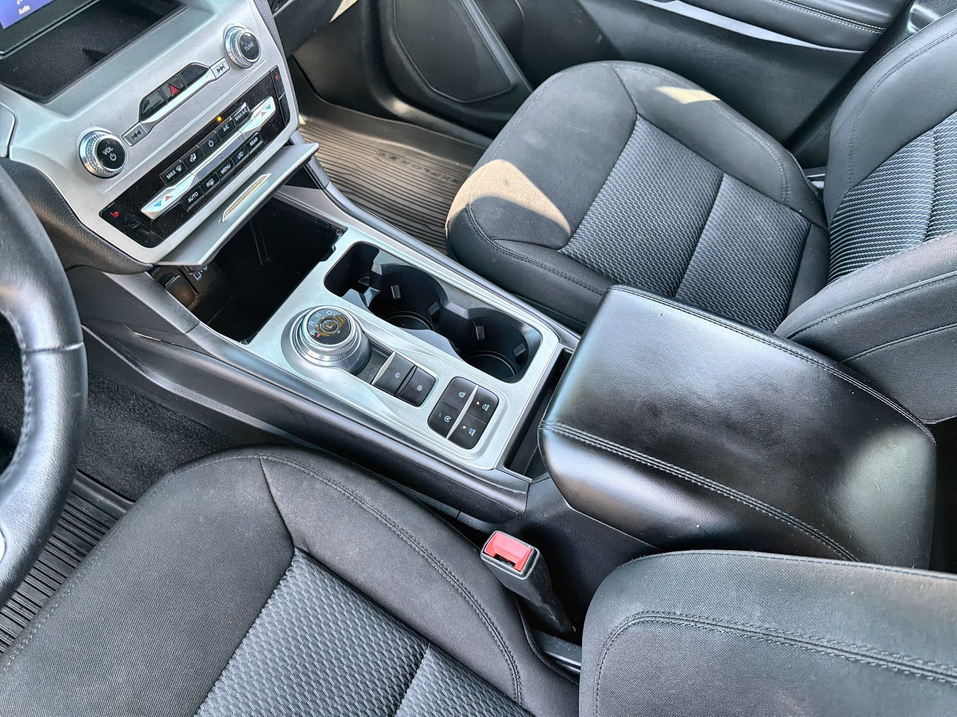 Certified 2024 Ford Explorer XLT RWD image 20