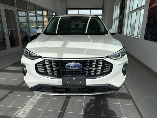 Certified 2024 Ford Escape Platinum AWD/4WD image 2