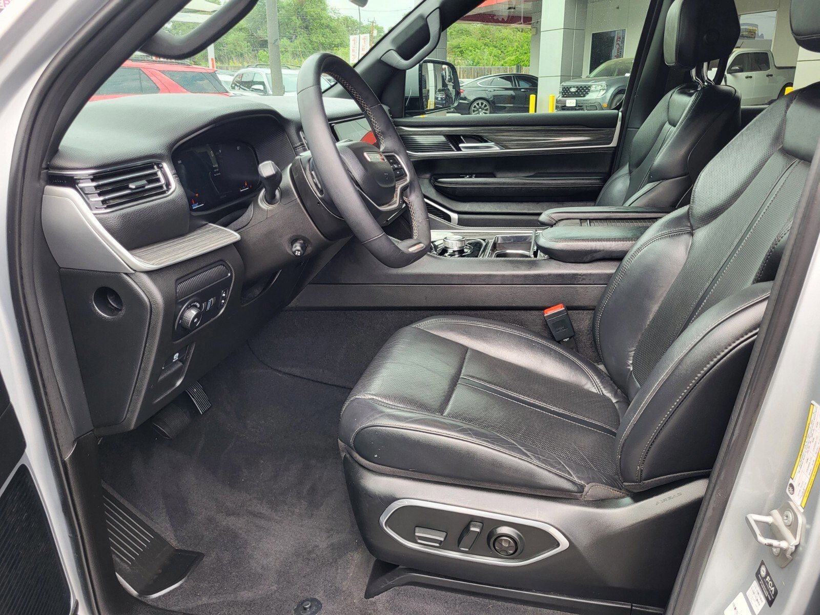 Used 2022 Jeep Wagoneer Series II RWD image 19