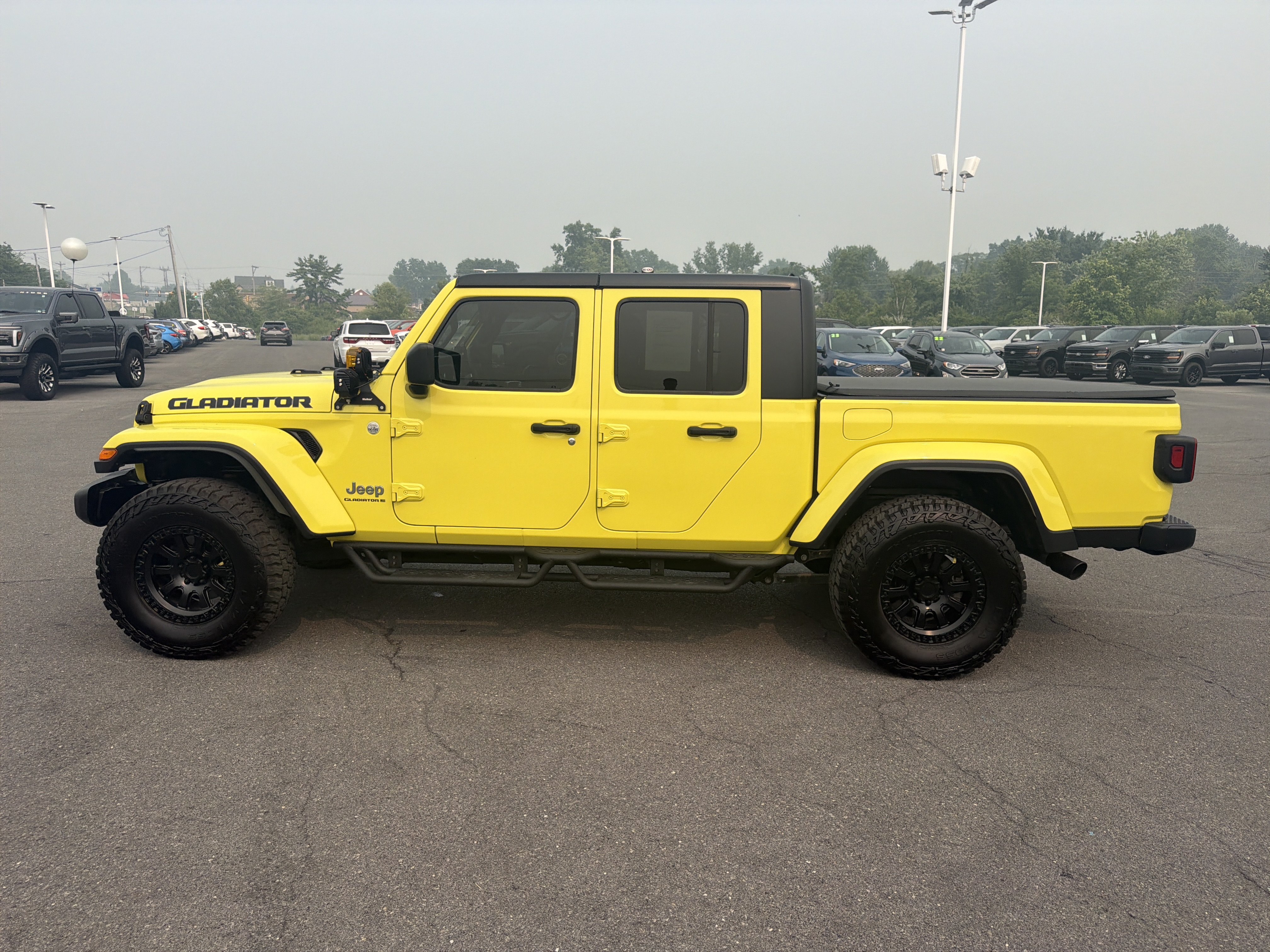 Used 2023 Jeep Gladiator Overland AWD/4WD image 7
