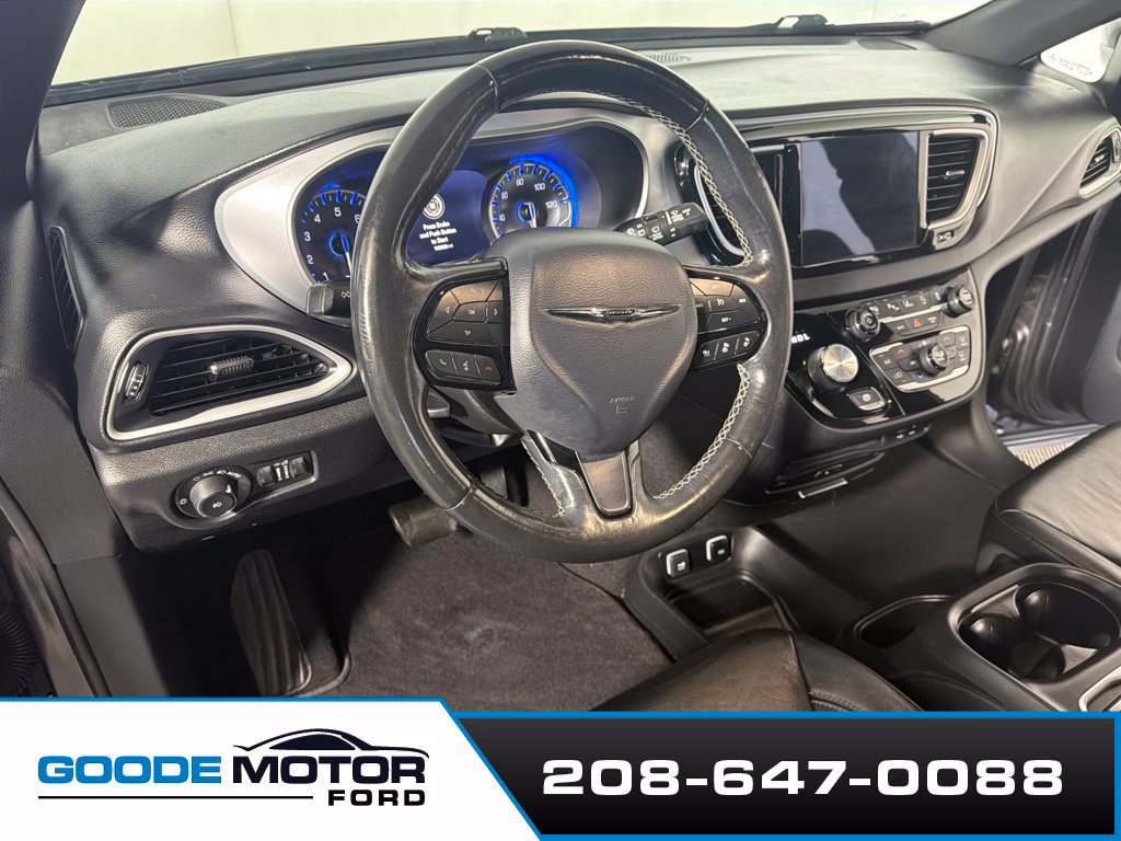 Used 2020 Chrysler Pacifica Touring-L Plus FWD image 8