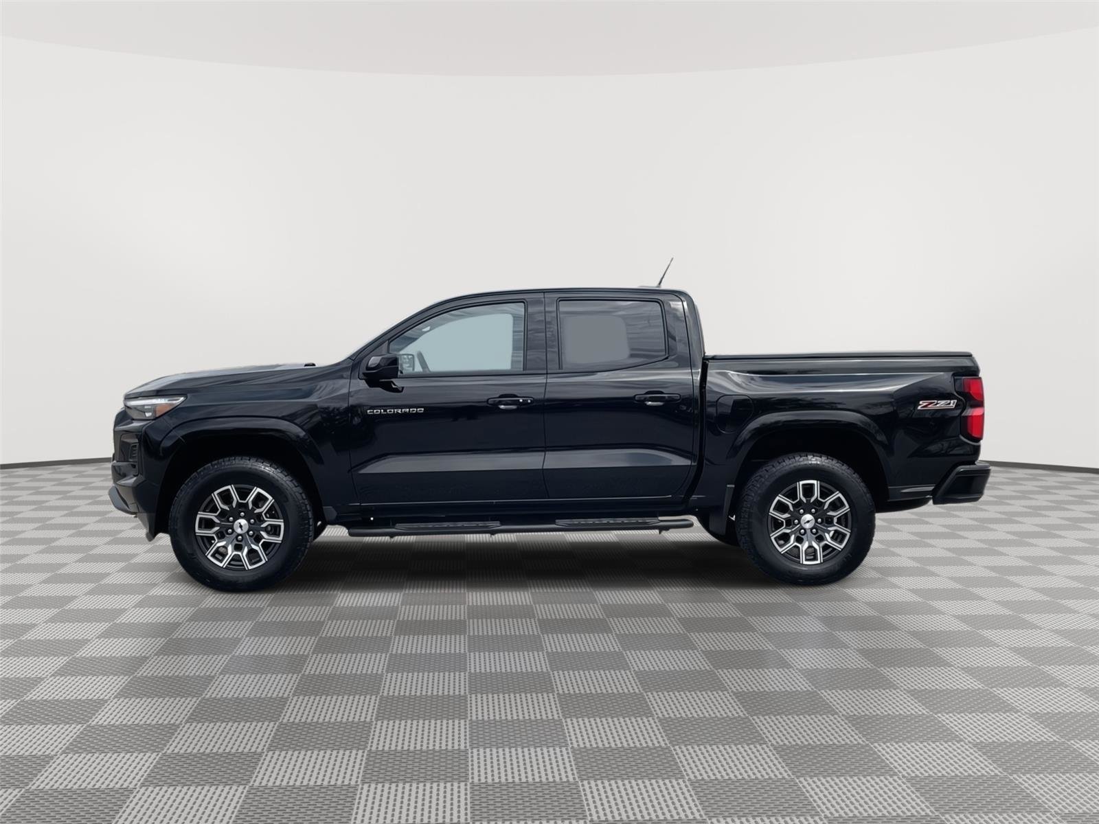 Used 2023 Chevrolet Colorado Z71 w/ Advanced Trailering Package AWD/4WD image 2