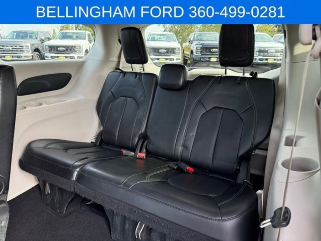 Used 2024 Chrysler Pacifica Touring-L image 39