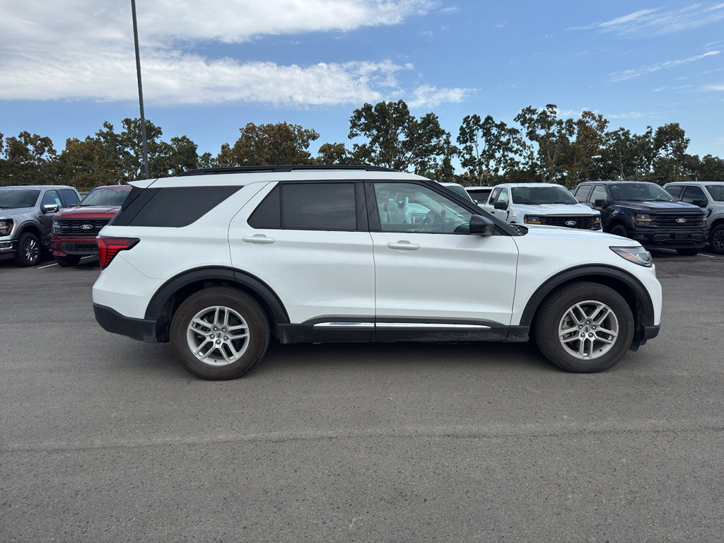 Certified 2025 Ford Explorer Active w/ Active Comfort Package RWD image 4
