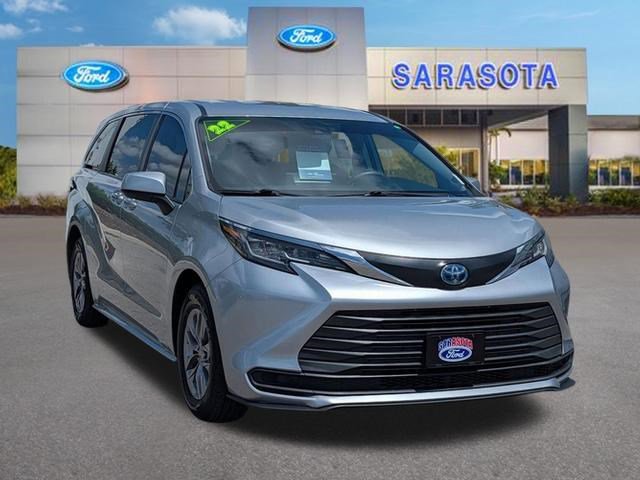 Used 2022 Toyota Sienna LE video 1