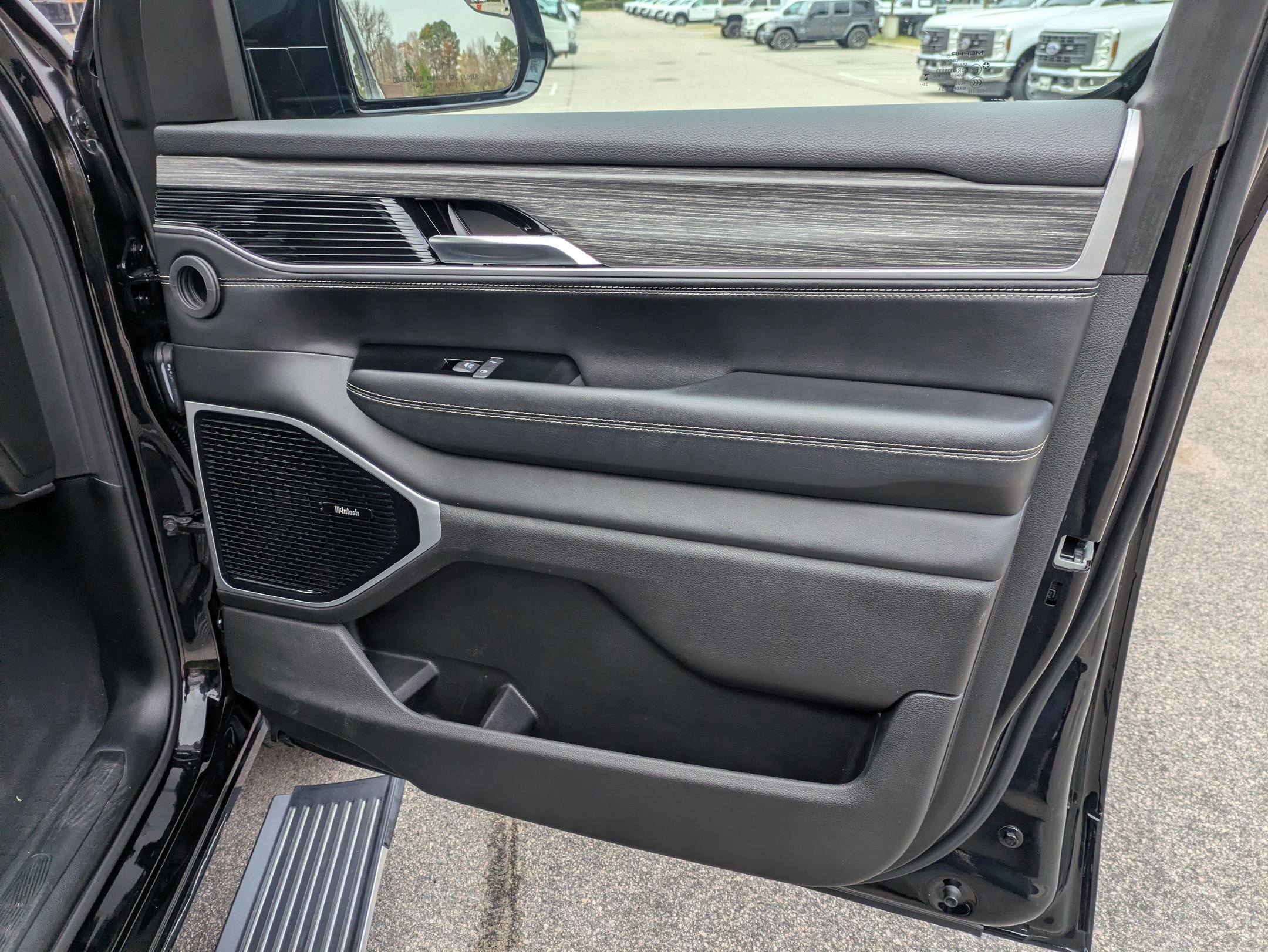 Used 2024 Jeep Wagoneer Series III w/ Premium Group I image 39