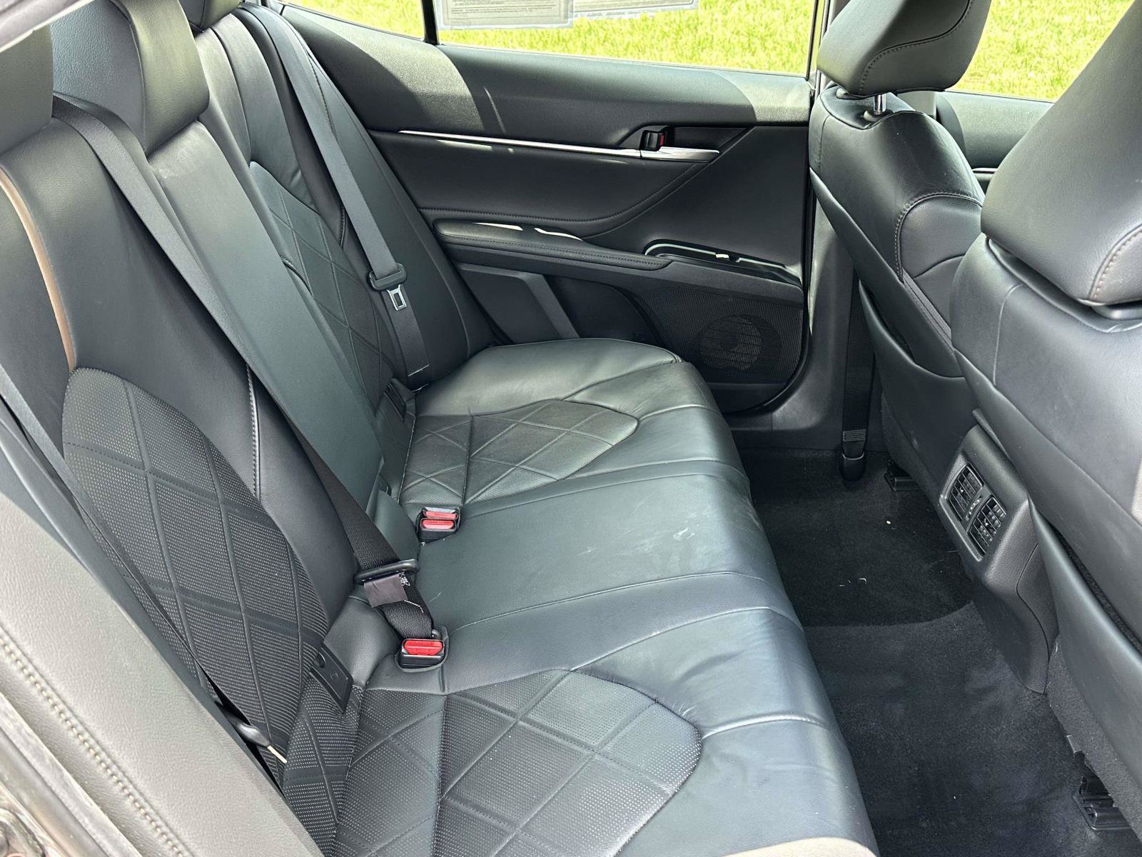 Used 2018 Toyota Camry XLE FWD image 10